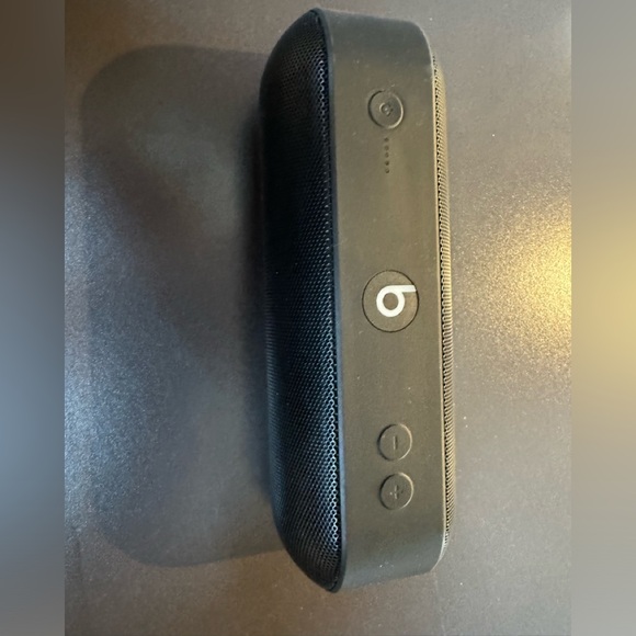 Beats Pill Plus Portable Wireless Speaker - Stereo Bluetooth - Picture 3 of 9